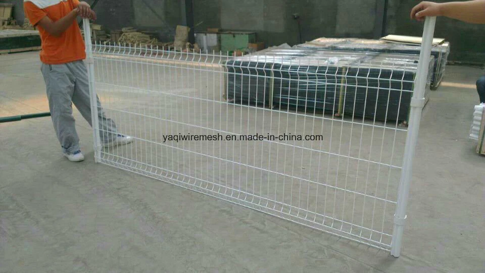 5.0mm PVC Coated Security Wire Mesh Fence Euro Fence with Peach Square Post